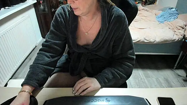 Snapshot of minoesje37 chatting on 02.19.25 minoesje37 online show from 02.19.25