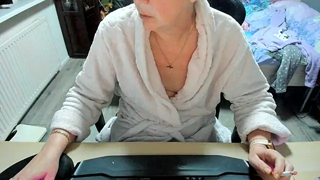 Snapshot of minoesje37 chatting on 03.02.25 minoesje37 online show from 03.02.25