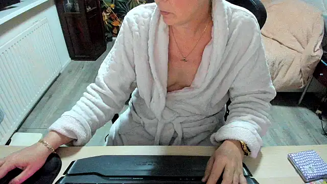 Snapshot of minoesje37 chatting on 03.13.25 minoesje37 online show from 03.13.25