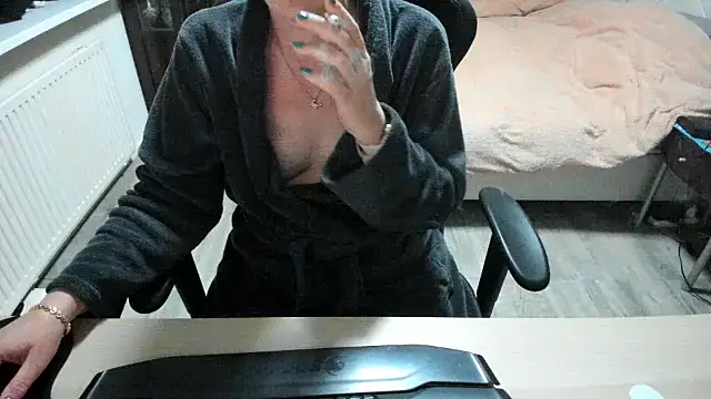 Snapshot of minoesje37 chatting on 03.15.25 minoesje37 online show from 03.15.25