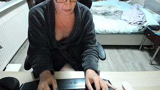 Snapshot of minoesje37 chatting on 03.19.25 minoesje37 online show from 03.19.25