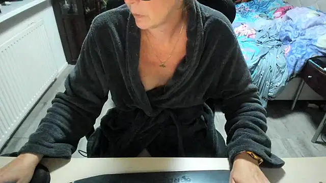 Snapshot of minoesje37 chatting on 10.02.25 minoesje37 online show from 10.02.25