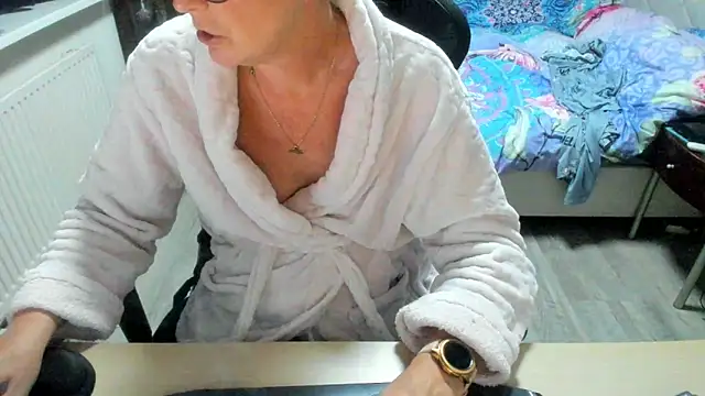 Snapshot of minoesje37 chatting on 10.07.25 minoesje37 online show from 10.07.25