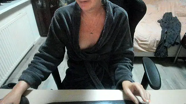 Snapshot of minoesje37 chatting on 10.20.25 minoesje37 online show from 10.20.25