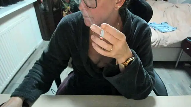 Snapshot of minoesje37 chatting on 10.30.25 minoesje37 online show from 10.30.25