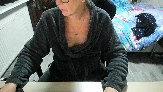 Snapshot of minoesje37 chatting on 11.10.25 minoesje37 online show from 11.10.25