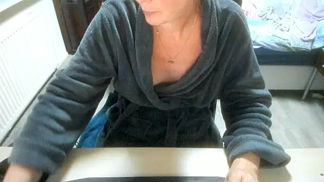 Snapshot of minoesje37 chatting on 11.17.25 minoesje37 online show from 11.17.25