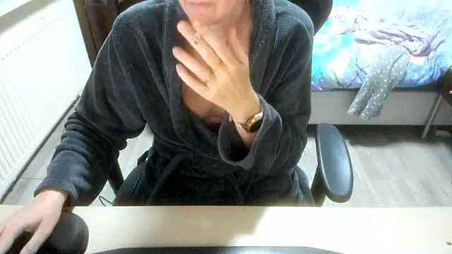 Snapshot of minoesje37 chatting on 11.18.25 minoesje37 online show from 11.18.25