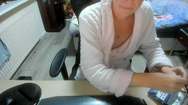 Snapshot of minoesje37 chatting on 12.01.25 minoesje37 online show from 12.01.25