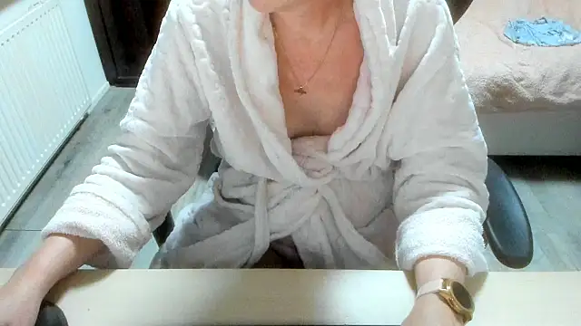 Snapshot of minoesje37 chatting on 12.13.25 minoesje37 online show from 12.13.25