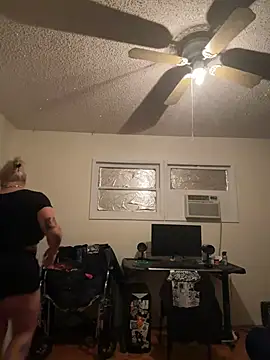 Snapshot of Sad1st1kSadie chatting on 02.05.25 Sad1st1kSadie online show from 02.05.25