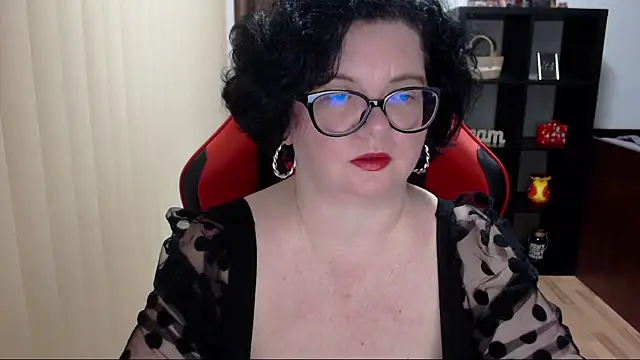 MissTroublle online show from 02.09.25