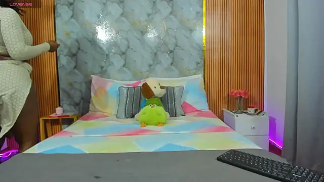 Snapshot of Angeluzii chatting on 12.18.25 Angeluzii online show from 12.18.25