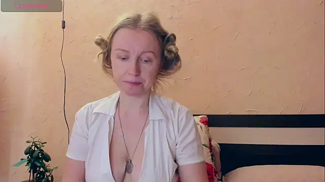 I AM MILF online show from 04.14.26