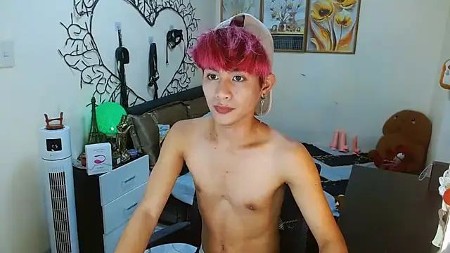 Snapshot of WildestTwink chatting on 09.29.25 WildestTwink online show from 09.29.25