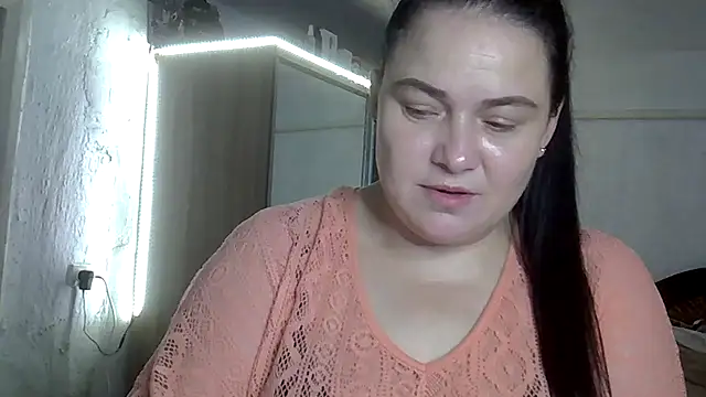 Snapshot of TammyAh chatting on 12.20.24 TammyAh online show from 12.20.24