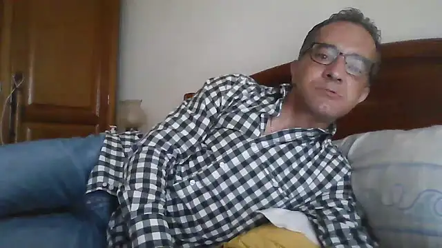 Snapshot of CarlosRocha73 chatting on 04.13.26 CarlosRocha73 online show from 04.13.26