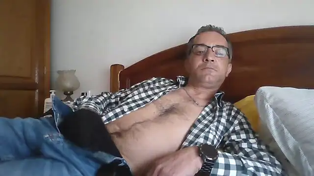 Snapshot of CarlosRocha73 chatting on 04.14.26 CarlosRocha73 online show from 04.14.26