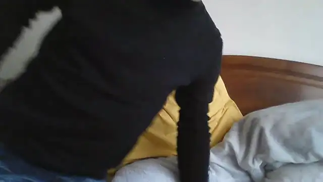 Snapshot of CarlosRocha73 chatting on 04.15.26 CarlosRocha73 online show from 04.15.26