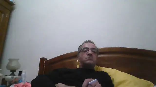 Snapshot of CarlosRocha73 chatting on 04.15.26 CarlosRocha73 online show from 04.15.26