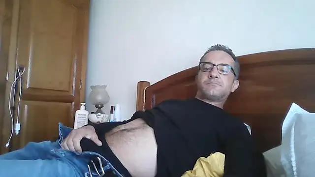 Snapshot of CarlosRocha73 chatting on 04.16.26 CarlosRocha73 online show from 04.16.26