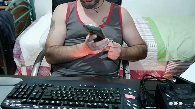 Snapshot of Italian_dark_desire chatting on 11.18.25 Italian dark desire online show from 11.18.25