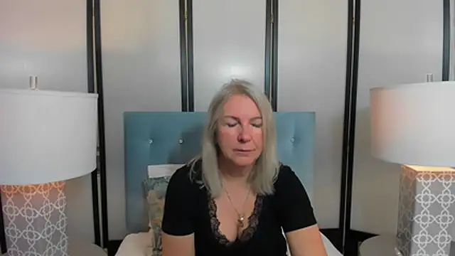 EricaTop online show from 10.18.25