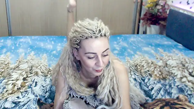 Snapshot of MirabelaSweet chatting on 03.18.25 MirabelaSweet online show from 03.18.25