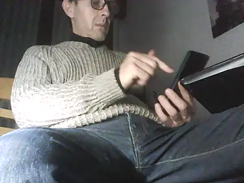 Snapshot of Moro_ra chatting on 11.18.25 Moro ra online show from 11.18.25