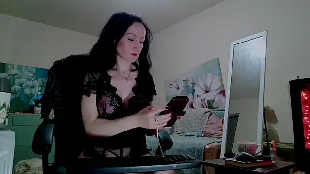 Snapshot of lara_heaven chatting on 12.23.25 lara heaven online show from 12.23.25