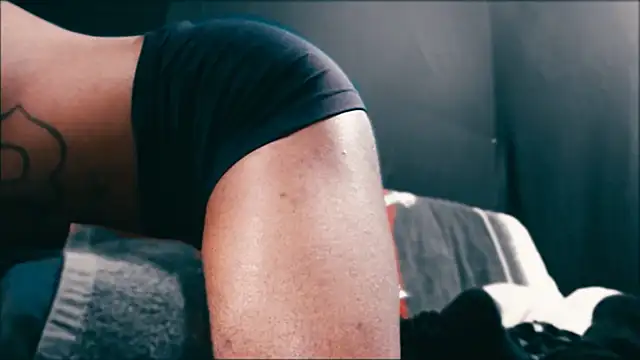 Snapshot of iBreakHeartz chatting on 12.06.24 iBreakHeartz online show from 12.06.24