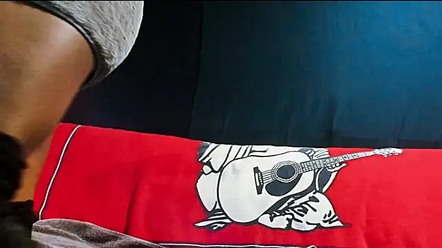 Snapshot of iBreakHeartz chatting on 12.11.24 iBreakHeartz online show from 12.11.24