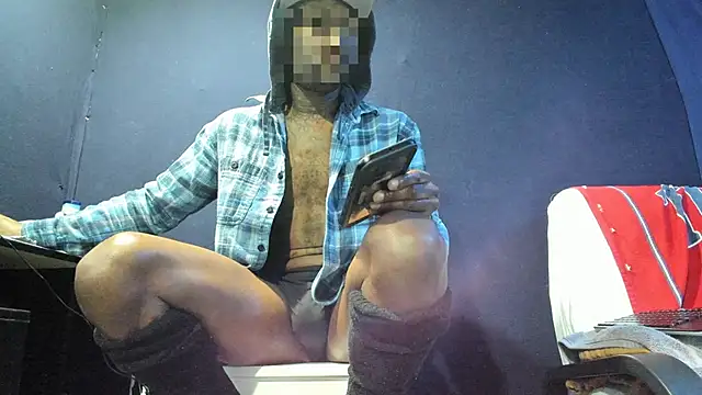 Snapshot of iBreakHeartz chatting on 12.24.24 iBreakHeartz online show from 12.24.24