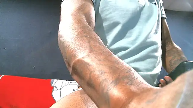 Snapshot of iBreakHeartz chatting on 01.17.25 iBreakHeartz online show from 01.17.25