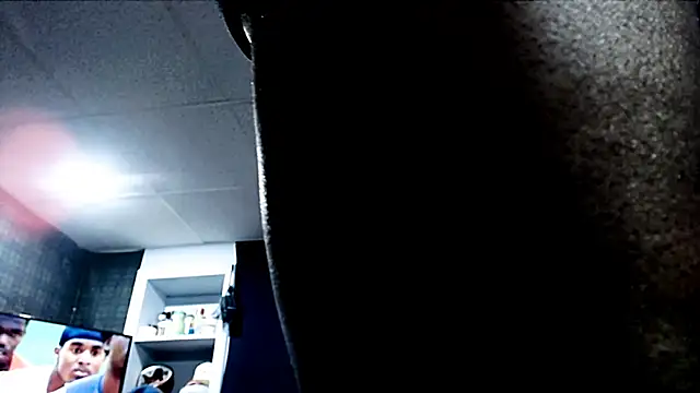 Snapshot of iBreakHeartz chatting on 02.19.25 iBreakHeartz online show from 02.19.25