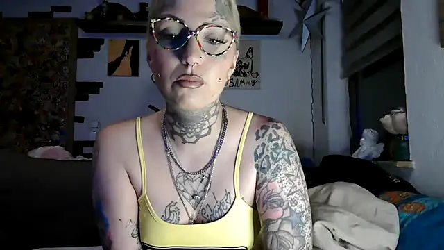Snapshot of RoxxyInk chatting on 05.31.26 RoxxyInk online show from 05.31.26