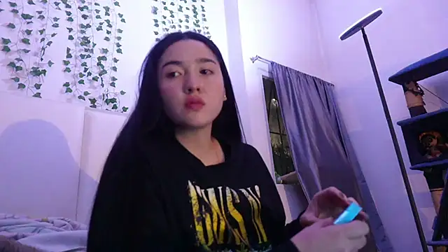 Snapshot of megaaann chatting on 12.17.25 megaaann online show from 12.17.25