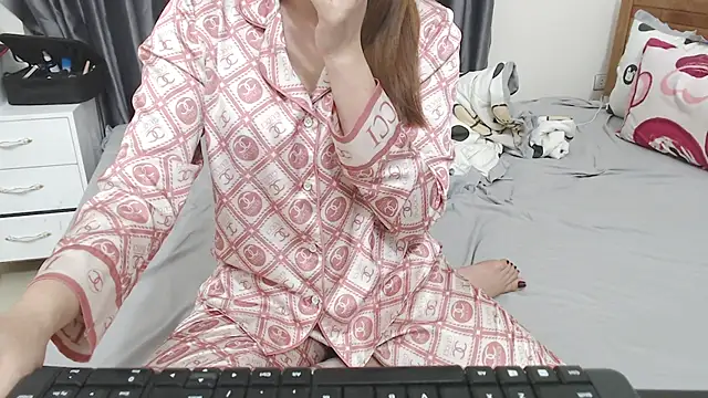 Snapshot of Hanako_love chatting on 02.01.25 Hanako love online show from 02.01.25