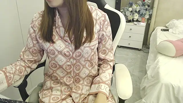 Snapshot of Hanako_love chatting on 02.13.25 Hanako love online show from 02.13.25
