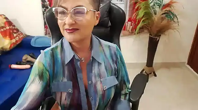 Snapshot of Tamara_Luaren chatting on 12.20.24 Tamara Luaren online show from 12.20.24