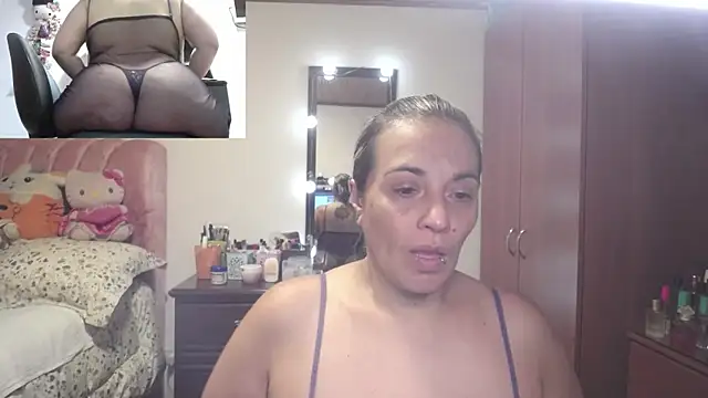 Snapshot of zoe_hotxxx chatting on 01.08.26 zoe hotxxx online show from 01.08.26