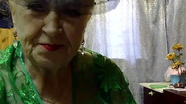 Snapshot of Emma52610 chatting on 09.17.25 Emma52610 online show from 09.17.25