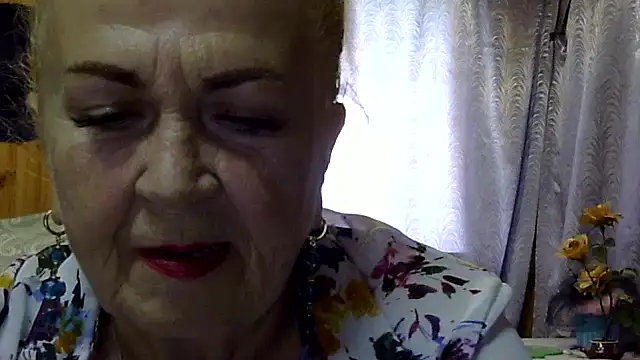 Snapshot of Emma52610 chatting on 09.21.25 Emma52610 online show from 09.21.25