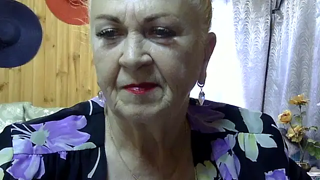 Snapshot of Emma52610 chatting on 09.25.25 Emma52610 online show from 09.25.25