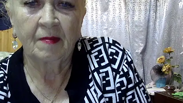 Snapshot of Emma52610 chatting on 09.28.25 Emma52610 online show from 09.28.25