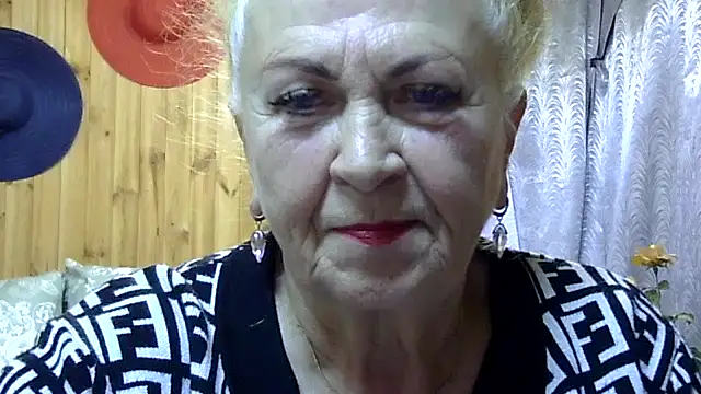 Snapshot of Emma52610 chatting on 10.05.25 Emma52610 online show from 10.05.25