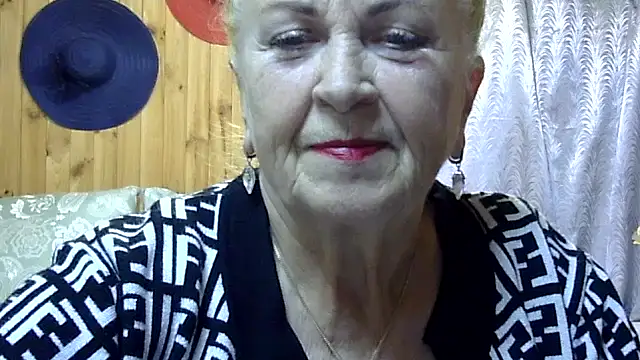 Snapshot of Emma52610 chatting on 10.13.25 Emma52610 online show from 10.13.25