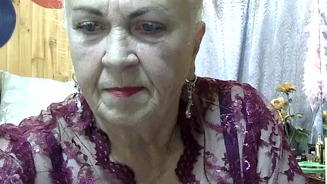 Snapshot of Emma52610 chatting on 10.16.25 Emma52610 online show from 10.16.25