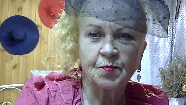 Snapshot of Emma52610 chatting on 10.21.25 Emma52610 online show from 10.21.25