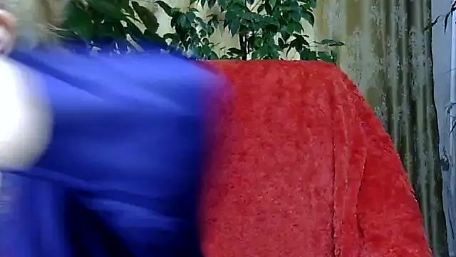 Snapshot of Emma52610 chatting on 11.12.25 Emma52610 online show from 11.12.25